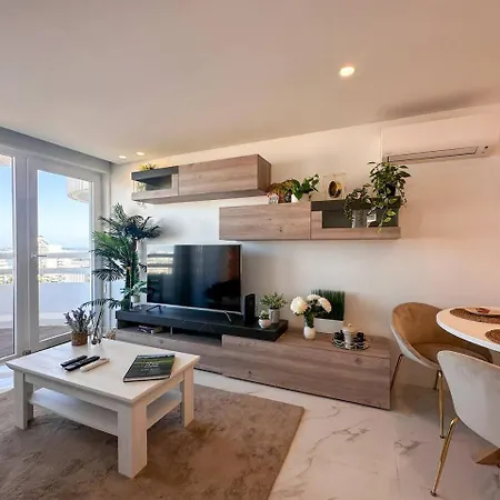 Apartamento Beira Mar, Com Garagem E Piscina.