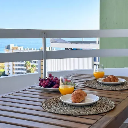 Apartamento Beira Mar, Com Garagem E Piscina.