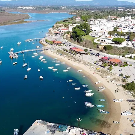 Apartamento Beira Mar, Com Garagem E Piscina.