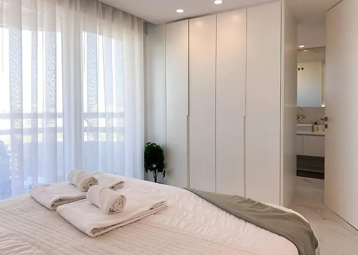 Apartmán Beira Mar, Com Garagem E Piscina. *