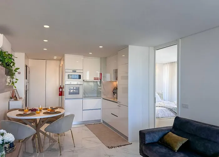 Beira Mar, Com Garagem E Piscina. Apartmán Portimão