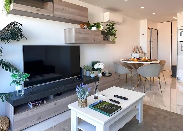 Beira Mar, Com Garagem E Piscina. Apartmán