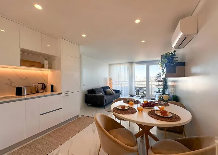 Beira Mar, Com Garagem E Piscina. Apartmán