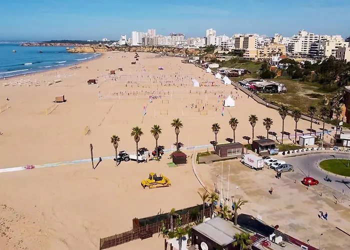 Beira Mar, Com Garagem E Piscina. Apartament
