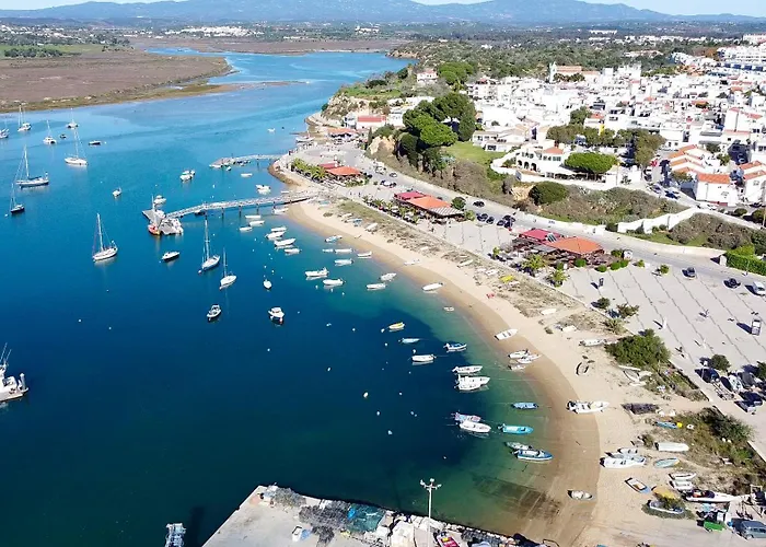 Apartmán Beira Mar, Com Garagem E Piscina.