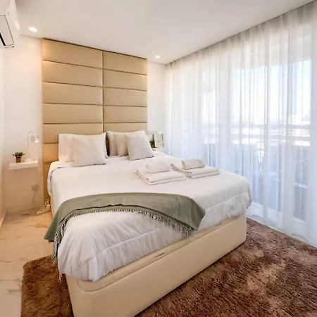 Beira Mar, Com Garagem E Piscina * Portimao