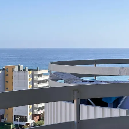 Beira Mar, Com Garagem E Piscina.