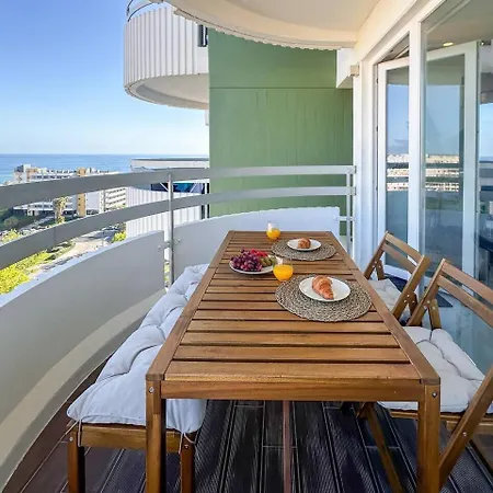 Beira Mar, Com Garagem E Piscina. 公寓