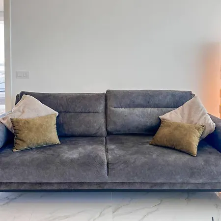 Beira Mar, Com Garagem E Piscina. Appartement