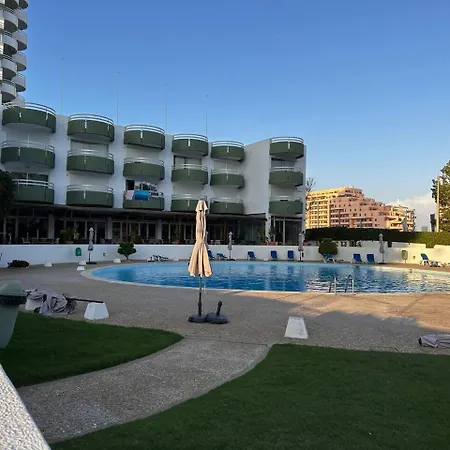 Beira Mar, Com Garagem E Piscina. * Portimão