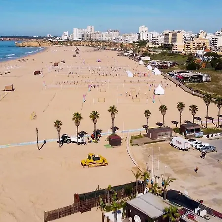 Beira Mar, Com Garagem E Piscina. 公寓