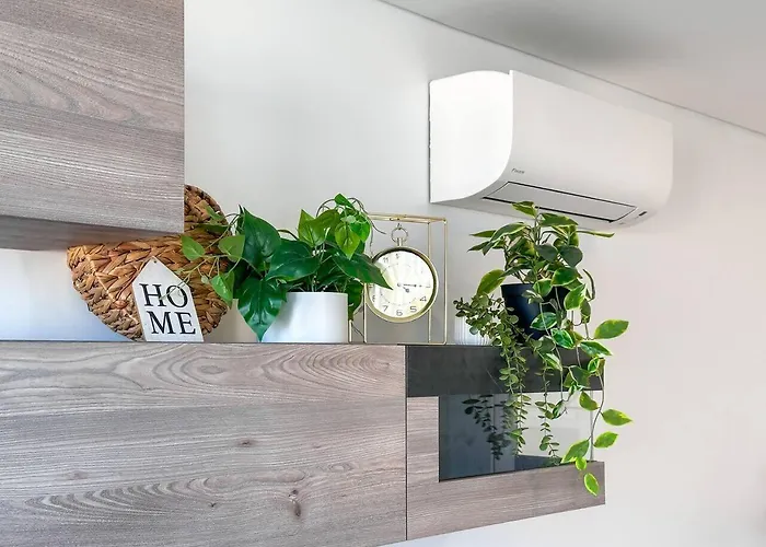 Beira Mar, Com Garagem E Piscina. Portimão