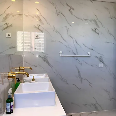 Beira Mar, Com Garagem E Piscina * Портиман