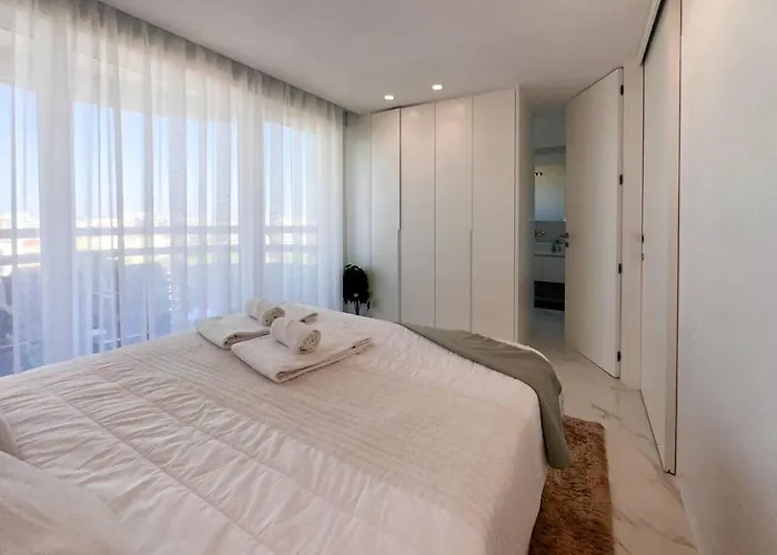 Apartment Beira Mar, Com Garagem E Piscina. *